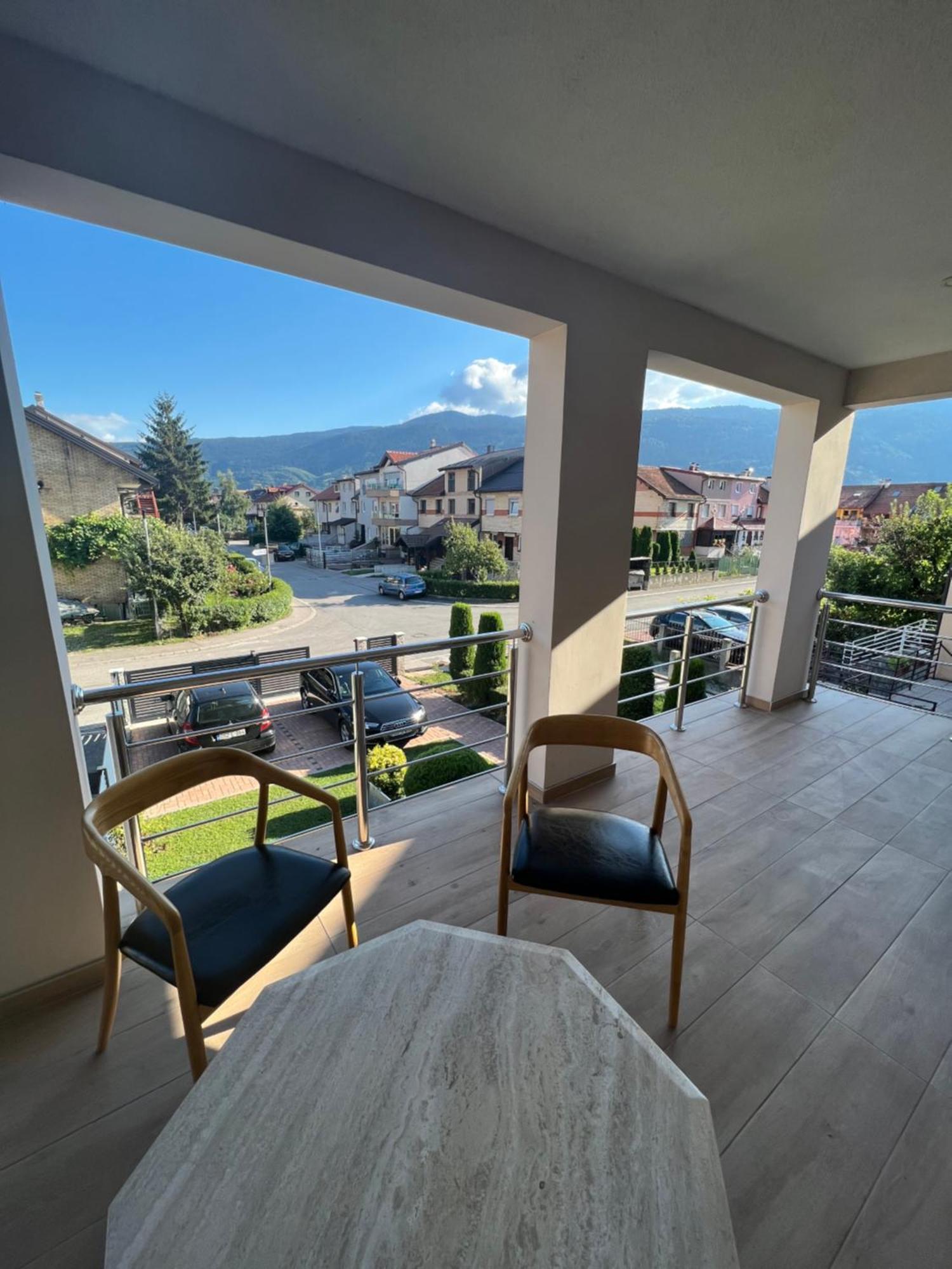 Emina Villa *